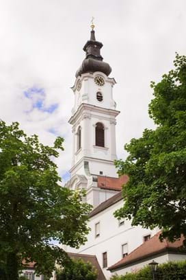 Der imposante barocke Kirchturm von St. Alto