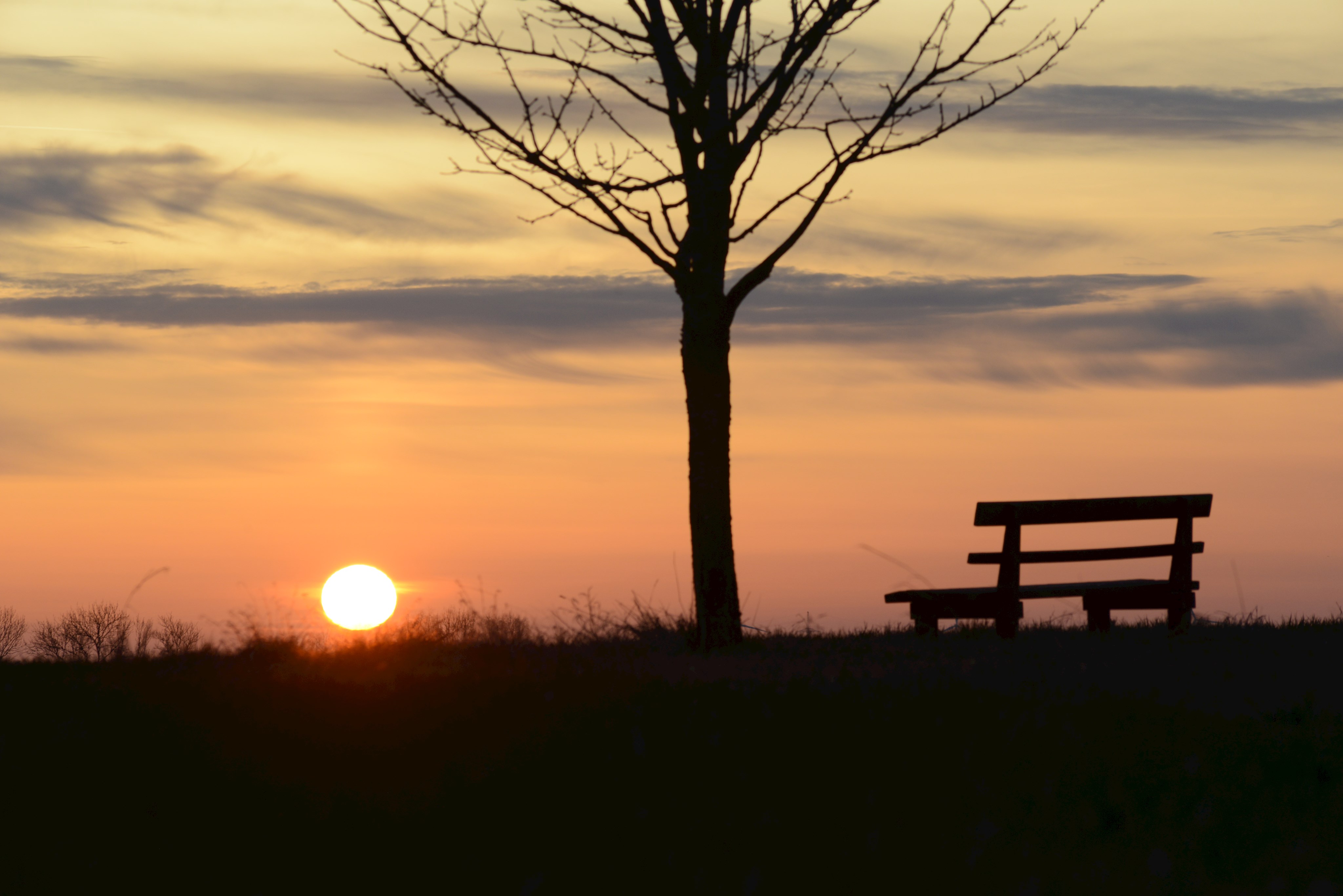 Sonnenuntergang Leider haben wir keinen Alternativtext zu diesem Bild. Wir arbeiten daran und bitten um Ihr Verständnis.