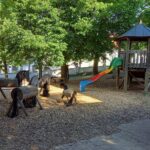 Garten mit Rutschbahn