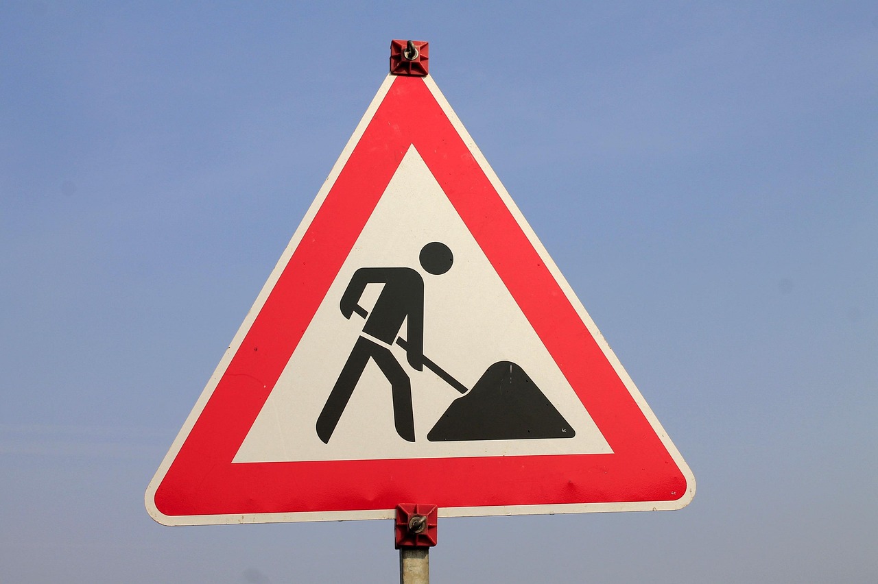 Verkehrswarnschild für Baustelle
