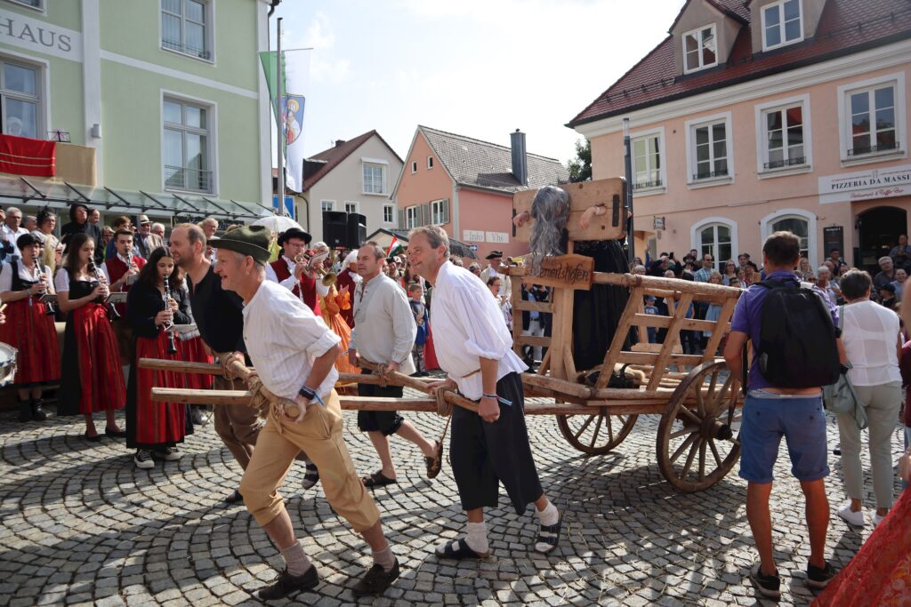 Markt Altomünster – traditionelle Straßenkultur und Kultur am Marktplatz.