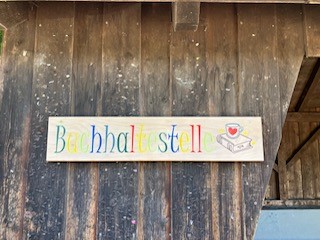 Buchhaltestelle (Bücherschrank Wollomoos)