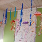 Kleider und Stoff für die Kinder aus Altona.