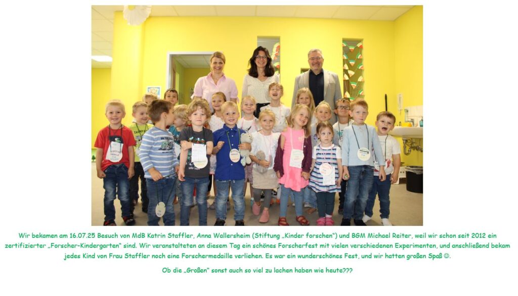 Gruppe von Kindern mit Erwachsenen im Kinderzelt, Foto mit den Namen und Zertifikaten.