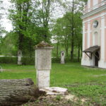 Chapel, Kirche, Bäume, Fahrrad, Gras, Baumstamm, Wurzeln, Pflanzen, Mauer, Kreuz, Kreuze, Halle, Schutz, Gruß, Altomünster, Marktplatz.