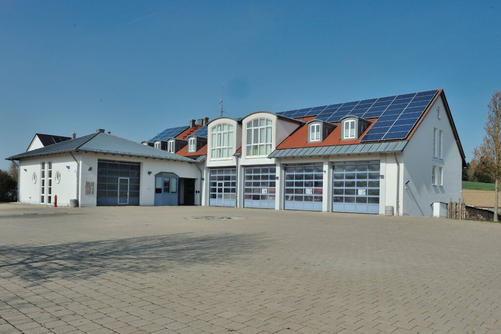 Feuerwehrhaus mit Photovoltaik