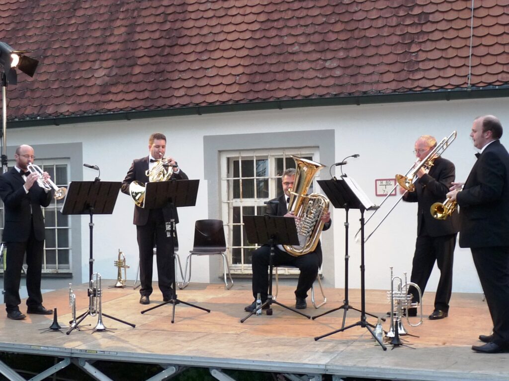 Musiker im Klosterhof