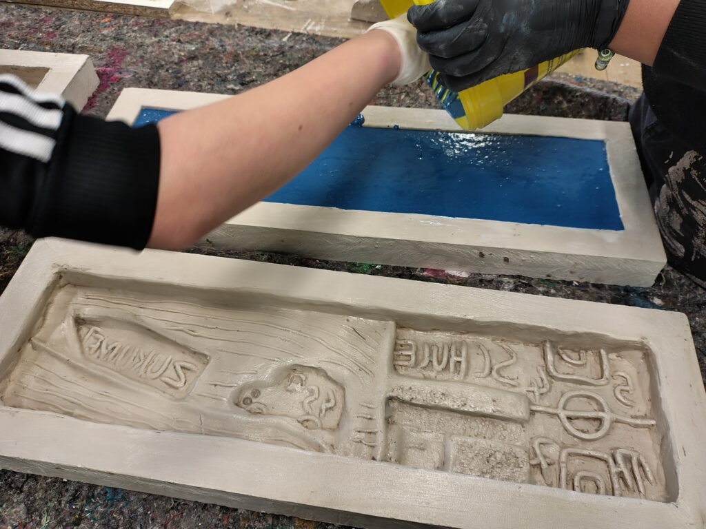 Herstellungsprozess des Wegweisers