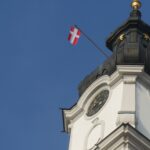 Kirche mit Flagge